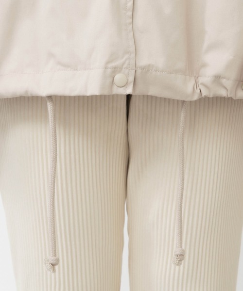 Chaco closet(チャコ クローゼット)の「【FILA フィラ】別注 袖ボリュームビックシルエットフード付き コーチジャケット(ブルゾン・レディース・ベージュ/パープル系その他/ブラック・FREE)」の7枚目の写真