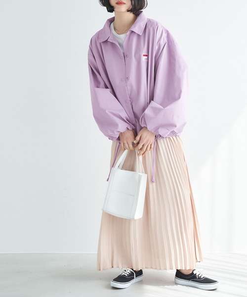 Chaco closet(チャコ クローゼット)の「【FILA フィラ】別注 袖ボリュームビックシルエットフード付き コーチジャケット(ブルゾン・レディース・ベージュ/パープル系その他/ブラック・FREE)」の22枚目の写真