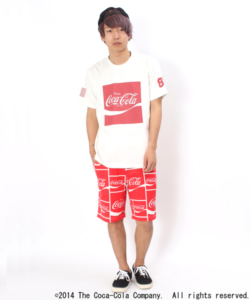 WEGO(ウィゴー)の「WEGOオリジナルルーズTシャツ(Coca-Cola)(Tシャツ/カットソー・メンズ・ホワイト/ブラック/イエロー系その他・MEDIUM/LARGE)」の9枚目の写真