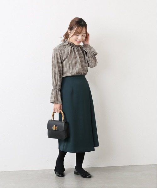 La TOTALITE(ラトータリテ)の「デシンチェーンプリントハイネックギャザーブラウス【手洗い可能】◆(シャツ/ブラウス・レディース・ベージュ/ネイビー・FREE)」の9枚目の写真