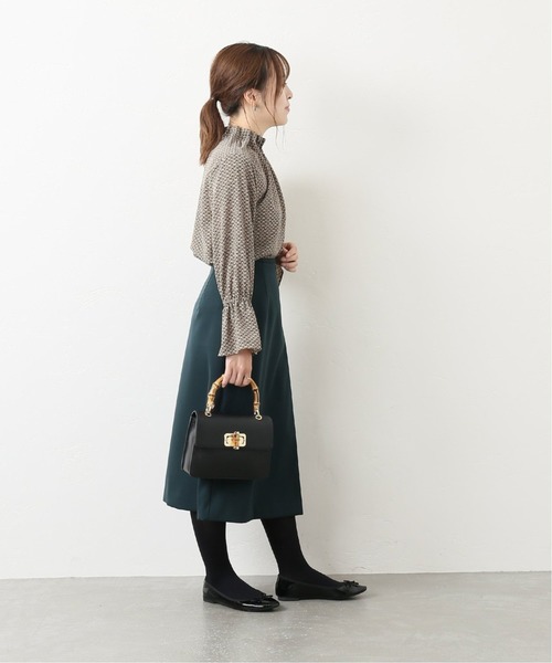 La TOTALITE(ラトータリテ)の「デシンチェーンプリントハイネックギャザーブラウス【手洗い可能】◆(シャツ/ブラウス・レディース・ベージュ/ネイビー・FREE)」の17枚目の写真