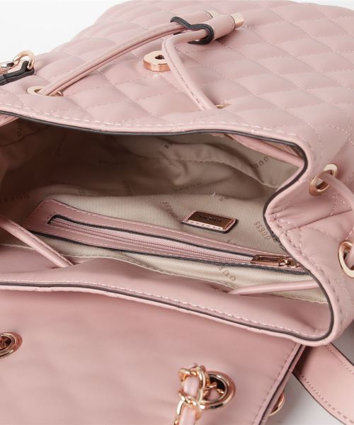 Guess（ゲス）の「MELISE Quilted Chain Strap Backpack（バックパック/リュック）」 WEAR