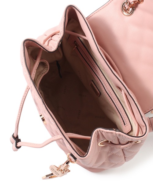 Guess（ゲス）の「MELISE Quilted Chain Strap Backpack（バックパック/リュック）」 WEAR