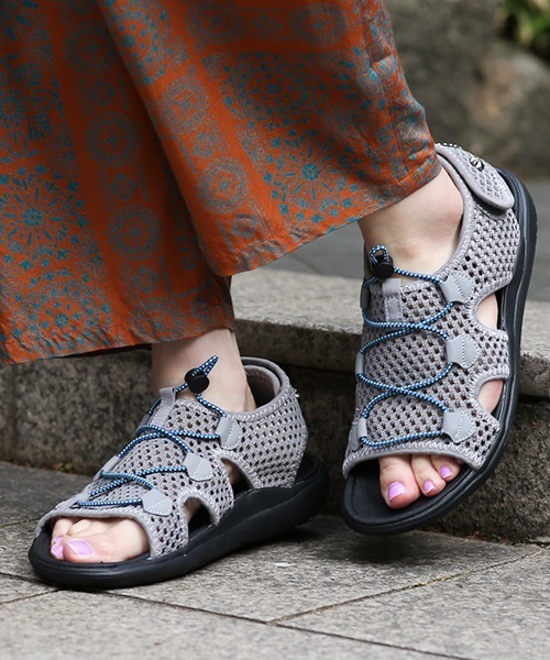 チチカカ（チチカカ）の「バックパーツメッシュサンダル（サンダル・レディース・ライトグレー/ブラック/オフホワイト・MEDIUM/LARGE）」の3枚目の写真