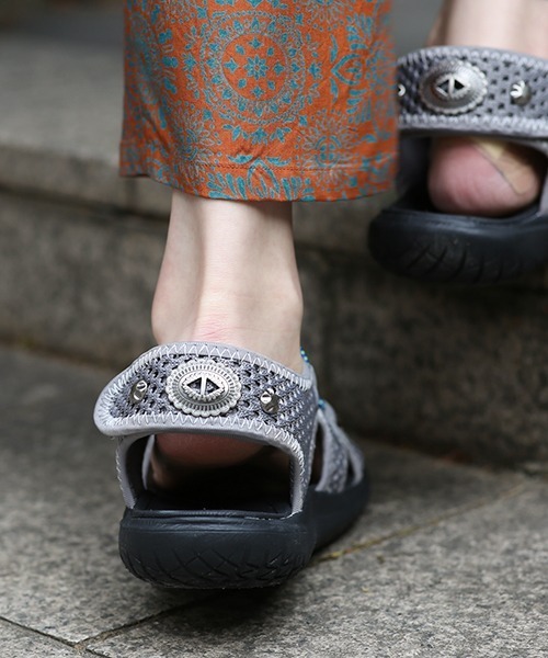 チチカカ（チチカカ）の「バックパーツメッシュサンダル（サンダル・レディース・ライトグレー/ブラック/オフホワイト・MEDIUM/LARGE）」の12枚目の写真