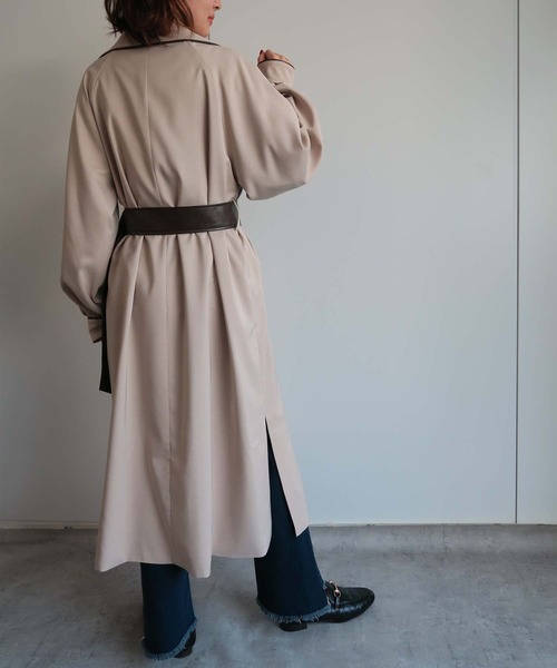 GeeRA(ジーラ)の「合皮パイピングトレンチコート(その他アウター・レディース・ベージュ/サンドグレー・MEDIUM)」の6枚目の写真
