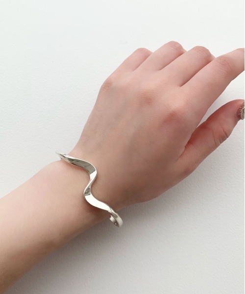 PairPair（ペアペア）の「ニュアンスバングル(AR)（バングル/リストバンド・レディース・シルバー/シルバー系その他・FREE）」の6枚目の写真