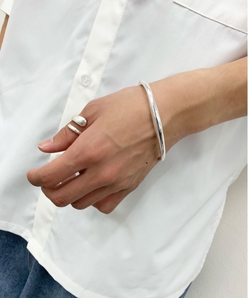 PairPair（ペアペア）の「ニュアンスバングル(AR)（バングル/リストバンド・レディース・シルバー/シルバー系その他・FREE）」の4枚目の写真