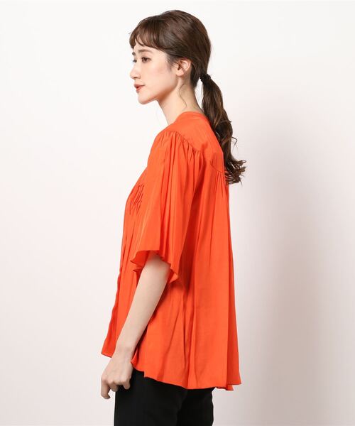 INTERPLANET（インタープラネット）の「レーヨンブロードピンタックブラウス（シャツ/ブラウス・レディース・オレンジ/ブラック/グリーン/アイボリー・FREE）」の6枚目の写真