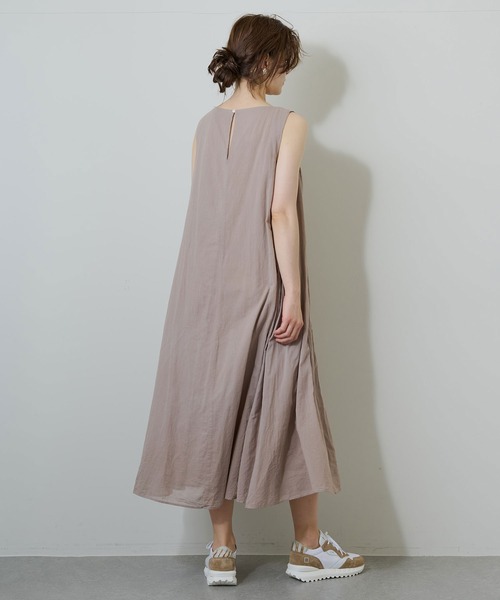 Whim Gazette(ウィムガゼット)の「ボタニカルサックフレアワンピース(ワンピース・レディース・ベージュ/ブルー/モカ・FREE)」の18枚目の写真