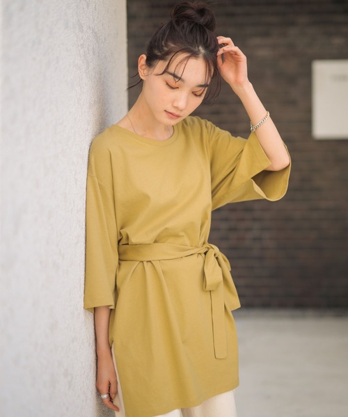 AMERICAN HOLIC（アメリカンホリック）の「ベルト付きサイドスリットチュニック（Tシャツ/カットソー・レディース・チャコールグレー/グレー/オフホワイト/マスタード・FREE）」の4枚目の写真