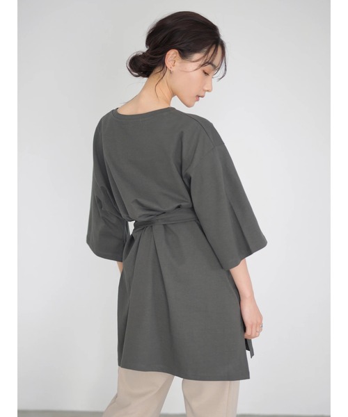 AMERICAN HOLIC（アメリカンホリック）の「ベルト付きサイドスリットチュニック（Tシャツ/カットソー・レディース・チャコールグレー/グレー/オフホワイト/マスタード・FREE）」の18枚目の写真