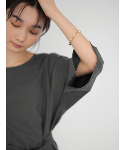 AMERICAN HOLIC（アメリカンホリック）の「ベルト付きサイドスリットチュニック（Tシャツ/カットソー・レディース・チャコールグレー/グレー/オフホワイト/マスタード・FREE）」の21枚目の写真