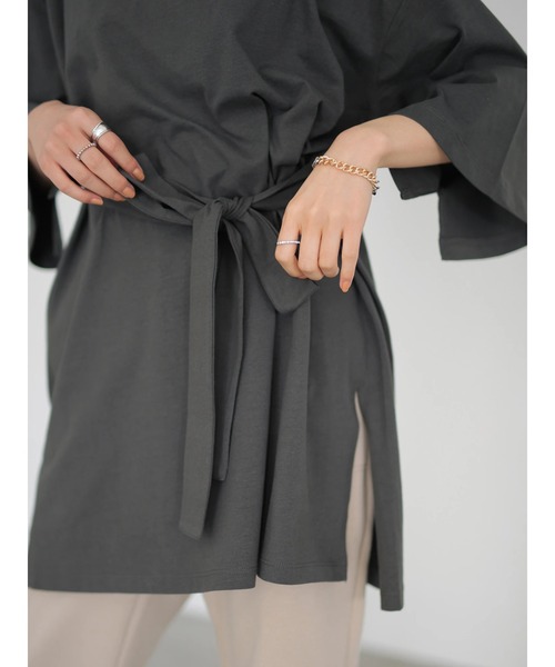 AMERICAN HOLIC（アメリカンホリック）の「ベルト付きサイドスリットチュニック（Tシャツ/カットソー・レディース・チャコールグレー/グレー/オフホワイト/マスタード・FREE）」の22枚目の写真