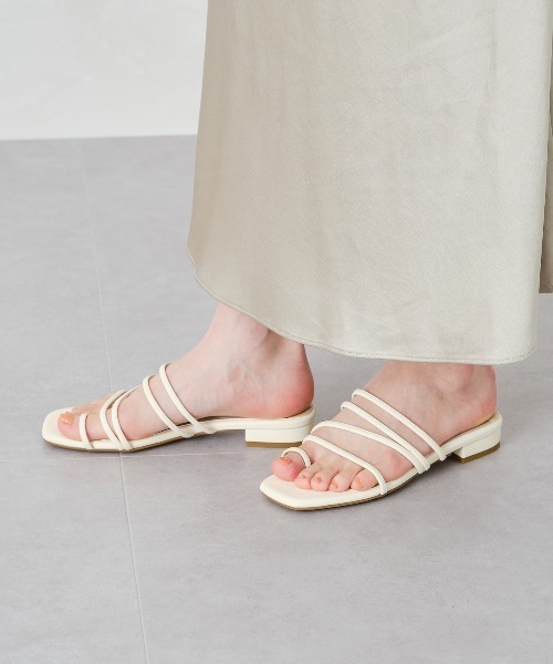 ORiental TRaffic（オリエンタルトラフィック）の「【WEB限定アイテム】ストラップトングミュールサンダル/11193（サンダル・レディース・ホワイト/ブラック/オレンジ/ブルー/グリーン・LL/3L/SS/S/M/L）」の2枚目の写真