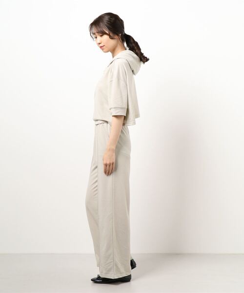 LATINA(ラティーナ)の「フーディートップス×センタープレスセットアップ(パーカー・レディース・グレイッシュベージュ/ブラック・FREE)」の4枚目の写真