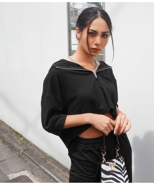 LATINA(ラティーナ)の「フーディートップス×センタープレスセットアップ(パーカー・レディース・グレイッシュベージュ/ブラック・FREE)」の5枚目の写真