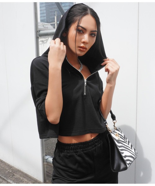 LATINA(ラティーナ)の「フーディートップス×センタープレスセットアップ(パーカー・レディース・グレイッシュベージュ/ブラック・FREE)」の6枚目の写真