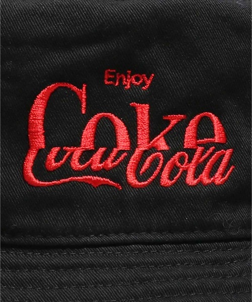 Coca Cola（コカコーラ）の「COCA-COLA atmos SWITCH GRAPHIC BUCKET HAT / コカ・コーラ アトモス スウィッチ グラフィック バケットハット 【SP】（ハット・メンズ・ホワイト/ブラック・ONE SIZE）」の6枚目の写真
