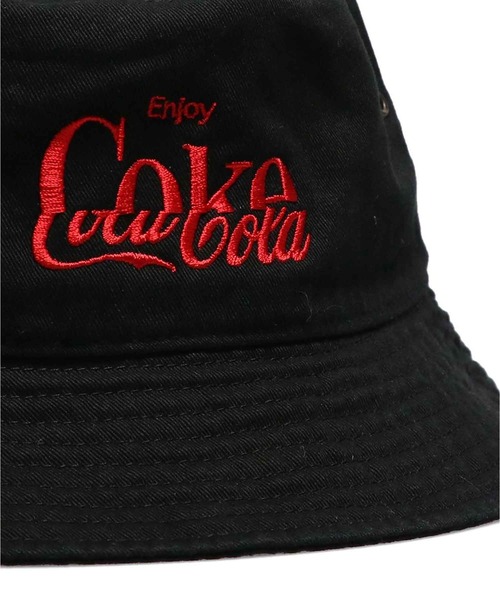 Coca Cola（コカコーラ）の「COCA-COLA atmos SWITCH GRAPHIC BUCKET HAT / コカ・コーラ アトモス スウィッチ グラフィック バケットハット 【SP】（ハット・メンズ・ホワイト/ブラック・ONE SIZE）」の4枚目の写真