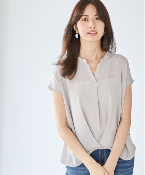 Cookie Chocolate（クッキーチョコレート）の「スキッパーネックカットソー（シャツ/ブラウス・レディース・オフホワイト/グレイッシュベージュ・M）」の2枚目の写真