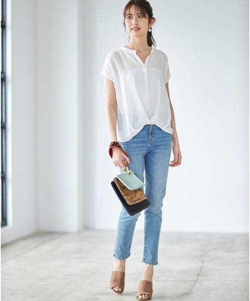 Cookie Chocolate（クッキーチョコレート）の「スキッパーネックカットソー（シャツ/ブラウス・レディース・オフホワイト/グレイッシュベージュ・M）」の4枚目の写真