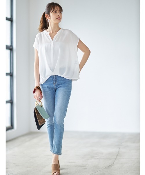 Cookie Chocolate（クッキーチョコレート）の「スキッパーネックカットソー（シャツ/ブラウス・レディース・オフホワイト/グレイッシュベージュ・M）」の5枚目の写真