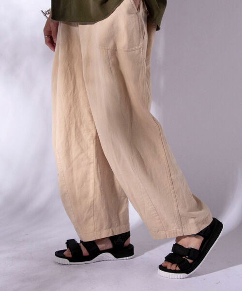 GLOSTER(グロスター)の「ワイドベイカーパンツ(その他パンツ・メンズ・ブラック/キナリ/オリーブ・M/L)」の1枚目の写真