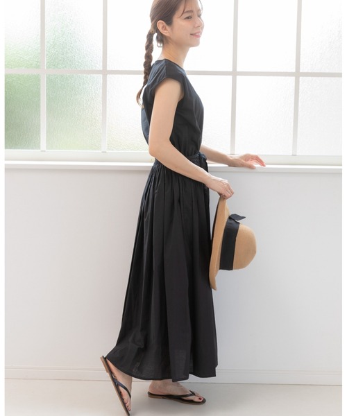 PREFERIR（プレフェリール）の「フレンチスリーブ 美人映え マキシ丈 ワンピース〈手洗い可能〉（ワンピース・レディース・ピンク/チャコールグレー/モカ/ブラック・SMALL/LARGE/MEDIUM）」の9枚目の写真