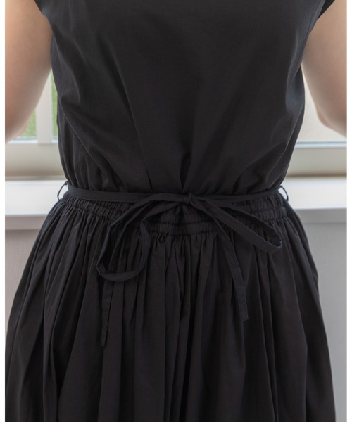 PREFERIR（プレフェリール）の「フレンチスリーブ 美人映え マキシ丈 ワンピース〈手洗い可能〉（ワンピース・レディース・ピンク/チャコールグレー/モカ/ブラック・SMALL/LARGE/MEDIUM）」の17枚目の写真