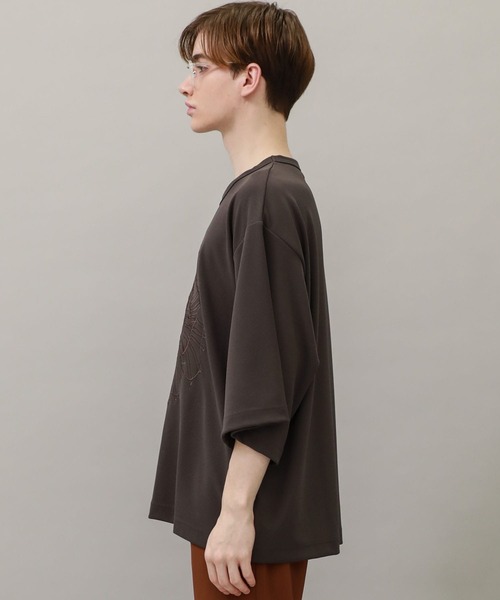 SHAREEF（シャリーフ）の「【SHAREEF】STUDIOUS別注 ABSTRACT FLOWERemb. GERORGETTE S/S TEE（Tシャツ/カットソー・メンズ・ブラック/ブラウン/アイボリー・1/2）」の9枚目の写真