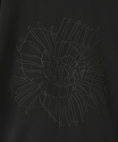 SHAREEF（シャリーフ）の「【SHAREEF】STUDIOUS別注 ABSTRACT FLOWERemb. GERORGETTE S/S TEE（Tシャツ/カットソー・メンズ・ブラック/ブラウン/アイボリー・1/2）」の18枚目の写真