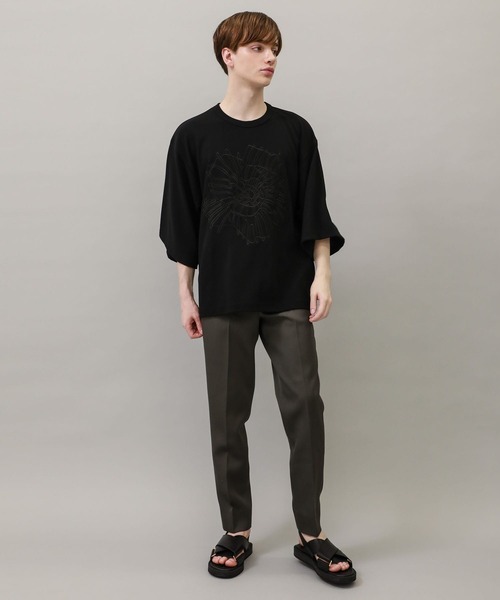 SHAREEF（シャリーフ）の「【SHAREEF】STUDIOUS別注 ABSTRACT FLOWERemb. GERORGETTE S/S TEE（Tシャツ/カットソー・メンズ・ブラック/ブラウン/アイボリー・1/2）」の10枚目の写真