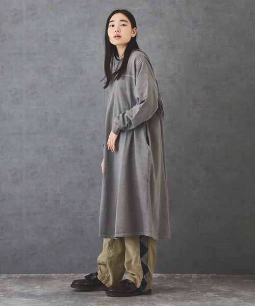 TOBILA（トビラ）の「ミニ裏毛ピグメント染めフリンジアメフトワンピ―ス（ワンピース・レディース・チャコールグレー/イエロー/ナチュラル・M）」の9枚目の写真