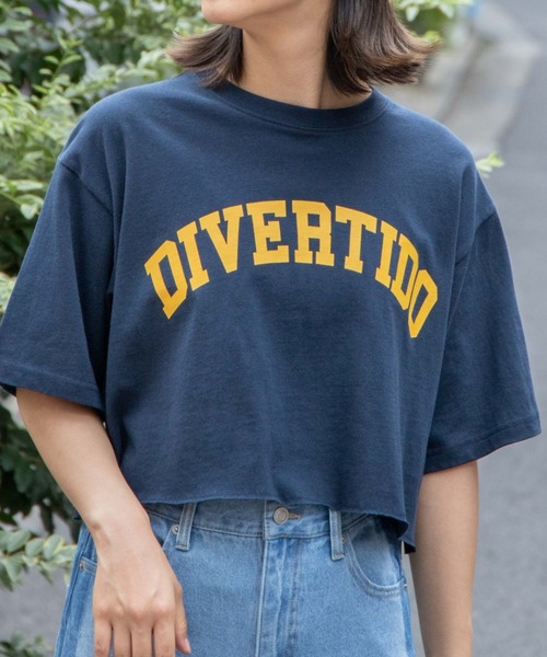 WEGO(ウィゴー)の「WEGO/グラフィックショートTシャツ(Tシャツ/カットソー・レディース・スミクロ/ダークグリーン/その他1/ワイン/ホワイト/ネイビー/オートミール・SMALL/MEDIUM)」の1枚目の写真