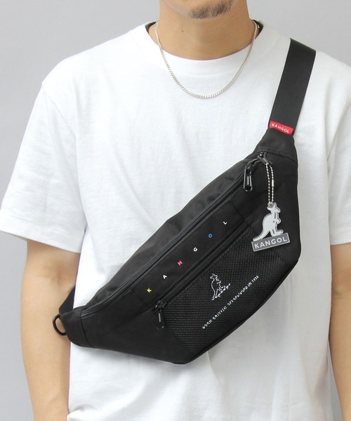 KANGOL（カンゴール）の「スケートボード カラフルロゴ メッシュポケット ウエストバッグ / プラスチックプレートチャーム付き（ボディバッグ/ウエストポーチ・メンズ・ブラック/ベージュ/ブラック系その他・FREE）」の3枚目の写真