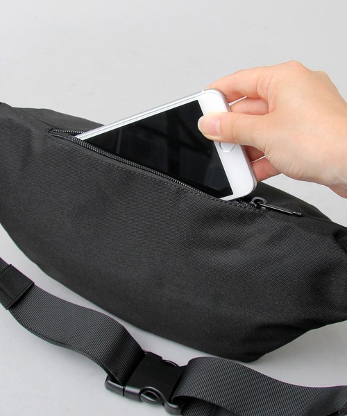 KANGOL（カンゴール）の「スケートボード カラフルロゴ メッシュポケット ウエストバッグ / プラスチックプレートチャーム付き（ボディバッグ/ウエストポーチ・メンズ・ブラック/ベージュ/ブラック系その他・FREE）」の12枚目の写真