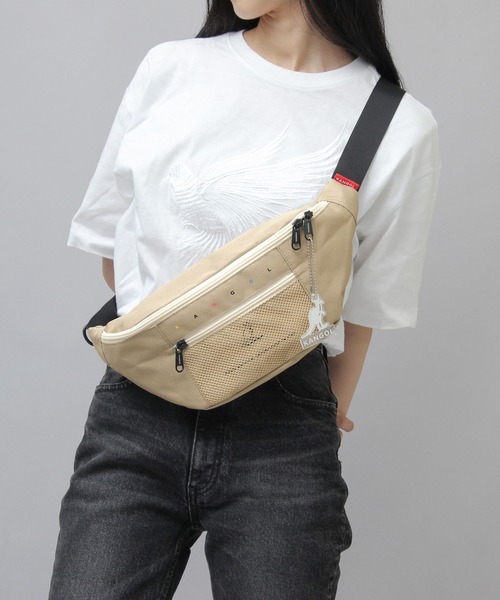 KANGOL（カンゴール）の「スケートボード カラフルロゴ メッシュポケット ウエストバッグ / プラスチックプレートチャーム付き（ボディバッグ/ウエストポーチ・メンズ・ブラック/ベージュ/ブラック系その他・FREE）」の6枚目の写真