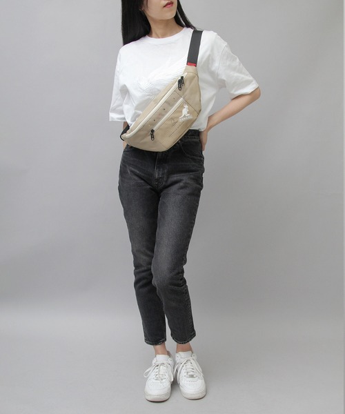 KANGOL（カンゴール）の「スケートボード カラフルロゴ メッシュポケット ウエストバッグ / プラスチックプレートチャーム付き（ボディバッグ/ウエストポーチ・メンズ・ブラック/ベージュ/ブラック系その他・FREE）」の15枚目の写真