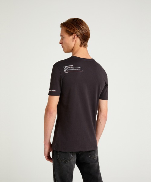 SISLEY(シスレー)の「型押し半袖Tシャツ・カットソー(Tシャツ/カットソー・メンズ・ホワイト/ホワイト系その他/スミクロ・LARGE/SMALL/MEDIUM/X-LARGE)」の18枚目の写真