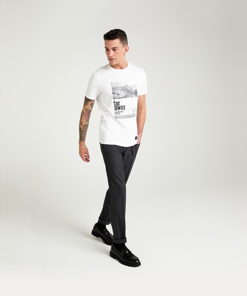 SISLEY(シスレー)の「型押し半袖Tシャツ・カットソー(Tシャツ/カットソー・メンズ・ホワイト/ホワイト系その他/スミクロ・LARGE/SMALL/MEDIUM/X-LARGE)」の11枚目の写真