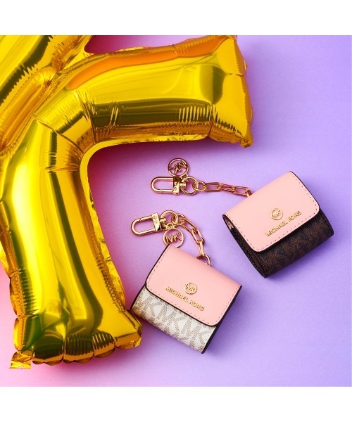 MICHAEL KORS（マイケルコース）の「エアーポッズ ケース - MKシグネチャー（ヘッドフォン/イヤホン・レディース・ピンク系その他・FREE）」の8枚目の写真