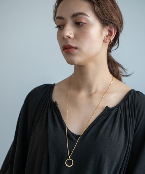 PAS TIERRA（パティエラ）の「【Carillon】ムーンイヤーカフ（左耳用）（イヤーカフ・レディース・イエローゴールド・FREE）」の4枚目の写真