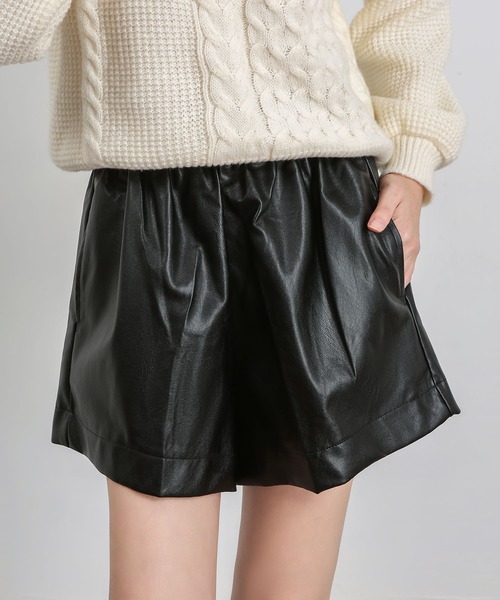 MAISON DE THERESE(メゾン ド テレーズ)の「ウエストゴムフェイクレザーショートパンツ(その他パンツ・レディース・ブラック/ブラウン・FREE)」の2枚目の写真