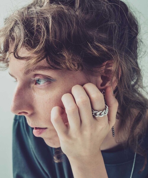 and cloud（アンドクラウド）の「Curb Chain Cutting Ring（リング・レディース・ブラック/シルバー/イエローゴールド・S/L/LL）」の7枚目の写真