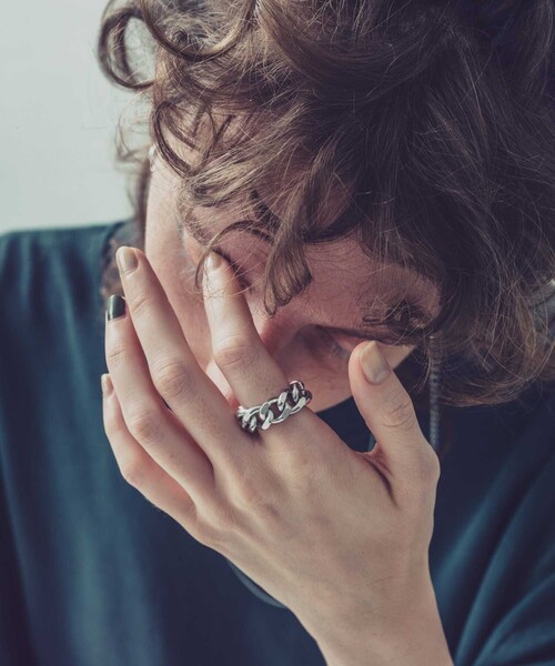 and cloud（アンドクラウド）の「Curb Chain Cutting Ring（リング・レディース・ブラック/シルバー/イエローゴールド・S/L/LL）」の8枚目の写真