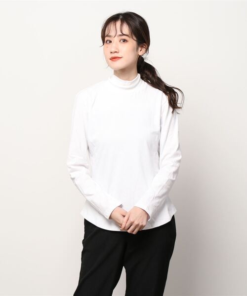 GAP（ギャップ）の「タートルネックTシャツ（Tシャツ/カットソー・レディース・ネイビー/ブルー系その他/ホワイト/ベージュ/ブラック/グレー・XS/M/S/XL/XXS/L）」の2枚目の写真