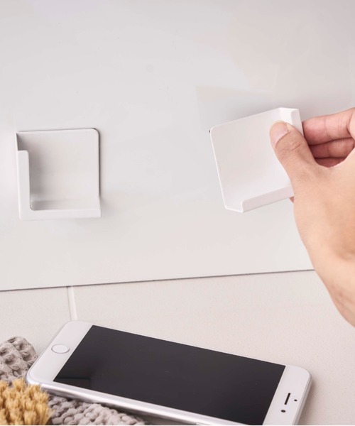 tower（タワー）の「tower マグネット バスルーム タブレットホルダー スマホホルダー（バス/トイレグッズ・レディース・ホワイト・フリー）」の5枚目の写真