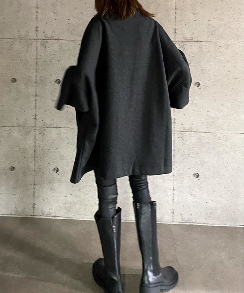 ABITOKYO（アビトーキョー）の「【ABITOKYO ORIGINAL】フェイクウールタートルポンチョコート（ポンチョ・レディース・ブラック/ベージュ/ネイビー/レッド/グリーン/モカ・FREE）」の7枚目の写真
