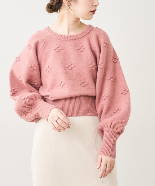 natural couture(ナチュラルクチュール)の「【WEB限定カラー有り】つぶつぶお花ニット(ニット/セーター・レディース・グレー/オフホワイト/ライトベージュ/グリーン/ピンク・FREE)」の5枚目の写真